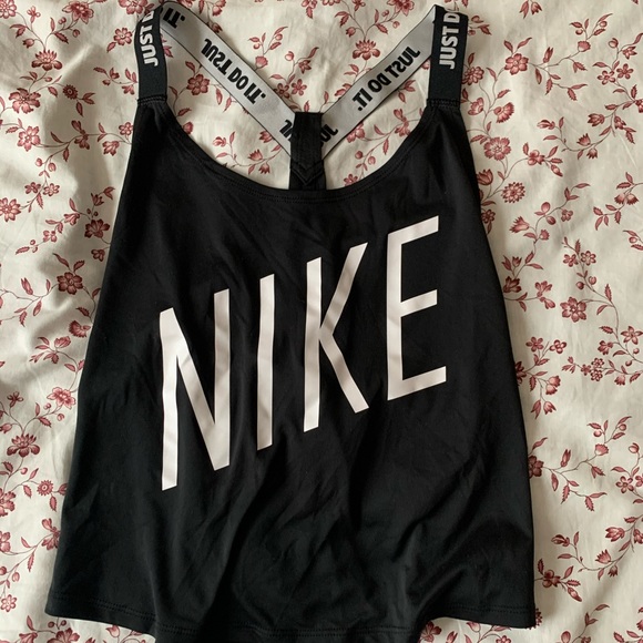 Nike Tops - nike workout tank